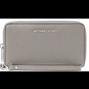 Michael Kors Pebble Leather Multi-Function